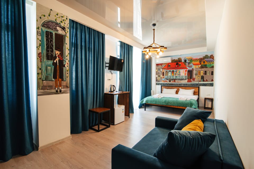 Deluxe Room, 1 King Bed with Sofa bed | Tech