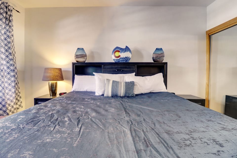 Condo, 1 Bedroom | 1 bedroom, laptop workspace, iron/ironing board, free WiFi