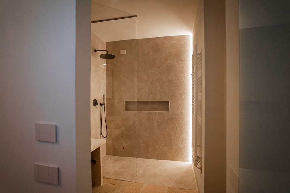 Bathroom shower