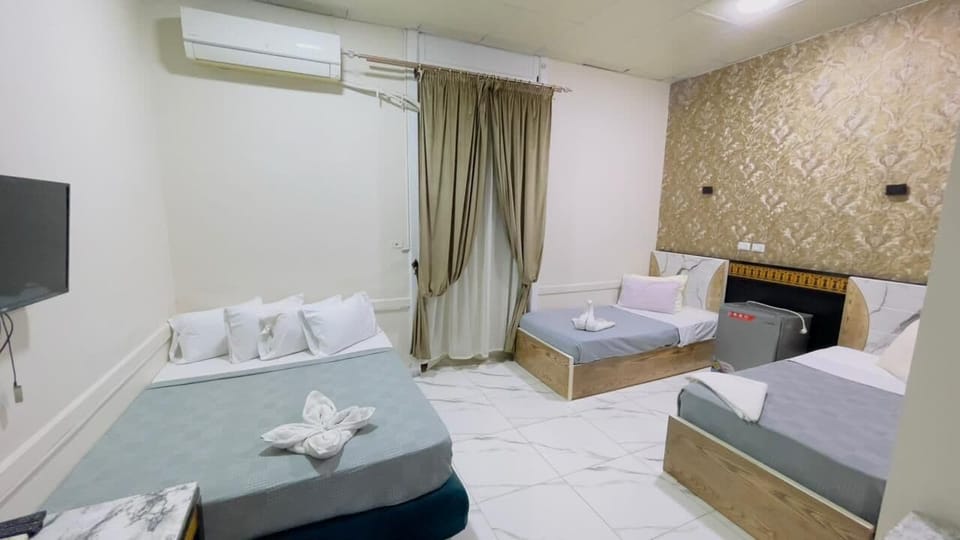 Design Quadruple Room, Multiple Beds | Egyptian cotton sheets, premium bedding, individually decorated