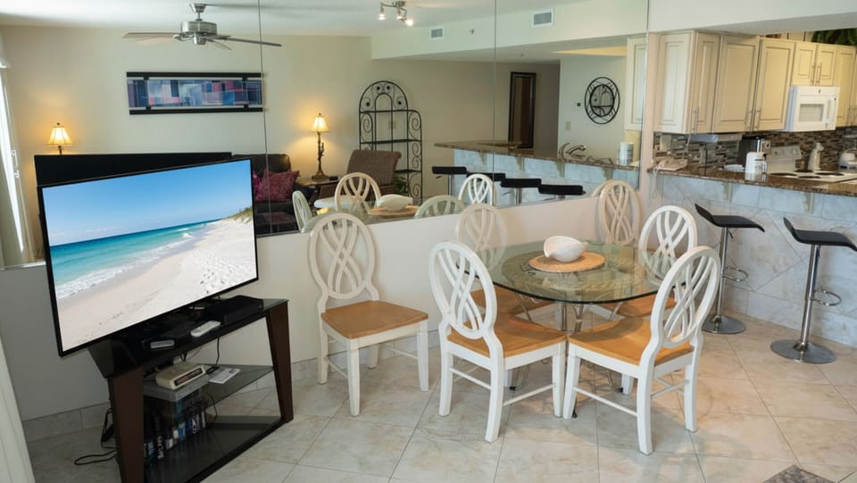 Condo, 1 Bedroom | Dining