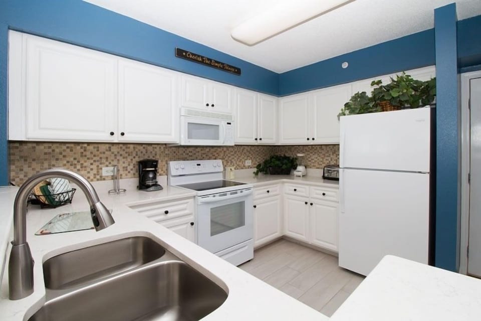 Condo, 2 Bedrooms | Private kitchen | Coffee/tea maker, fridge, oven, toaster