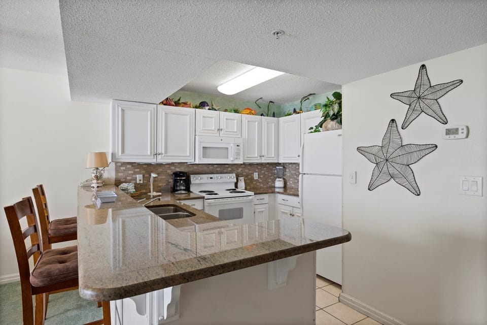 Condo, 1 Bedroom | Private kitchen | Coffee/tea maker, fridge, oven, toaster