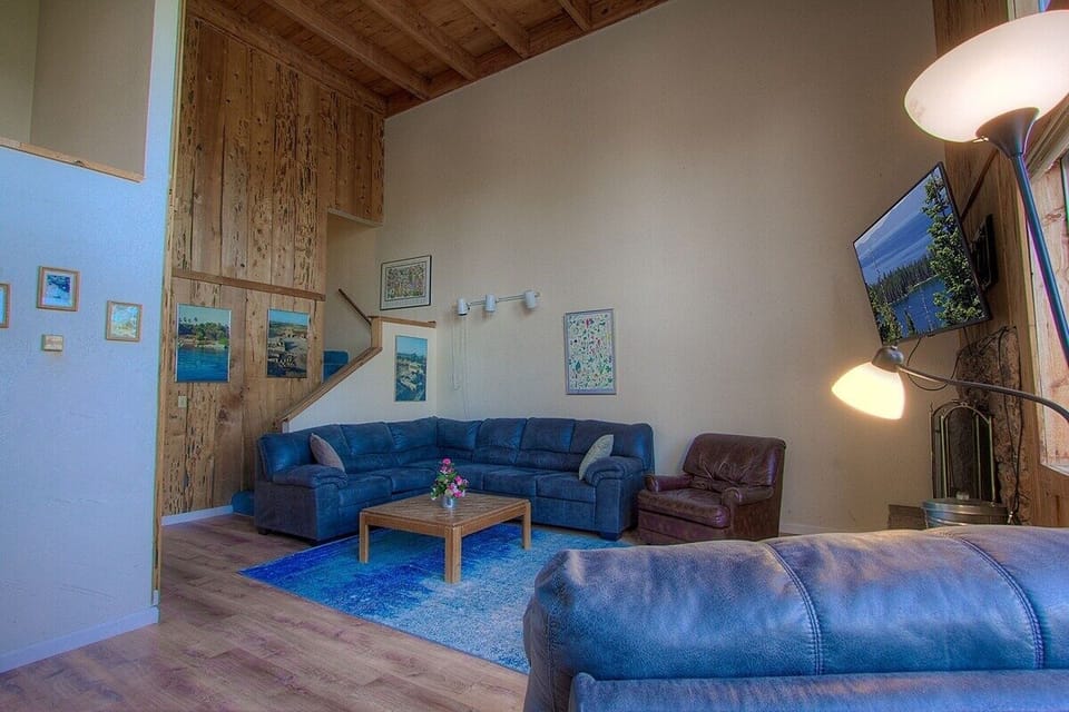 Condo, 4 Bedrooms | Living area
