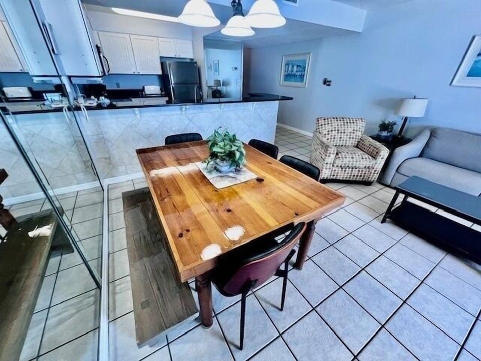 Condo, 1 Bedroom | Dining