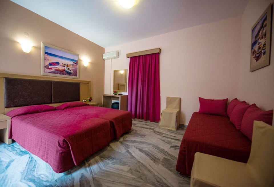 In-room safe, soundproofing, free WiFi, bed sheets