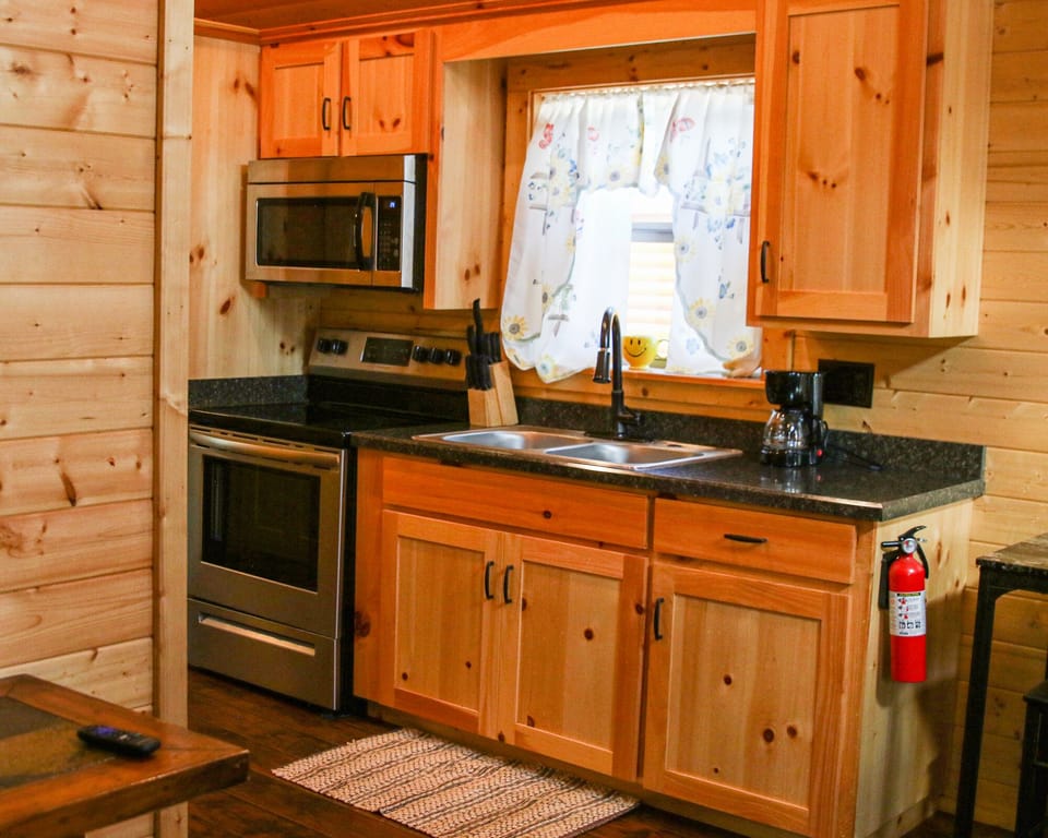 full kitchen cabin 10