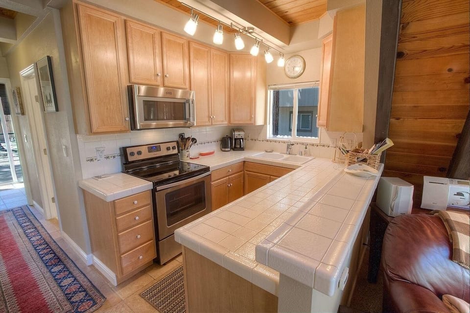 House, 3 Bedrooms | Private kitchen | Fridge, coffee/tea maker, toaster