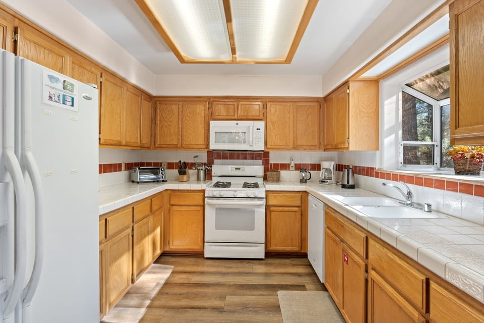 House, 3 Bedrooms | Private kitchen | Fridge, coffee/tea maker, toaster