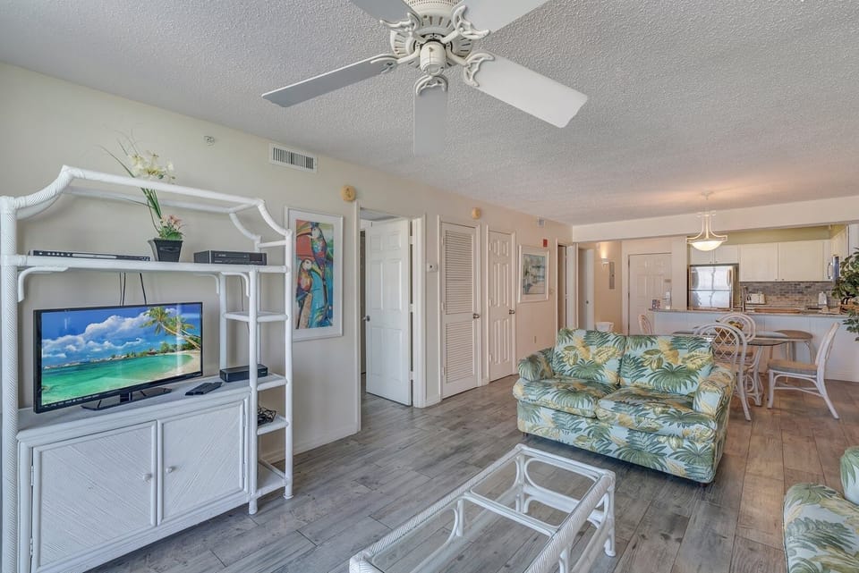 Condo, 2 Bedrooms | Living area | Smart TV, streaming services
