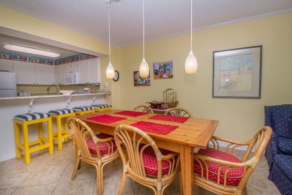 Condo, 2 Bedrooms | In-room dining