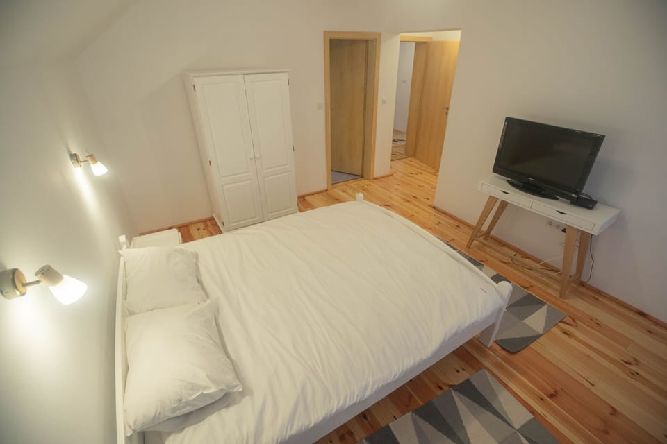 Classic Room | Hypo-allergenic bedding, desk, blackout drapes, soundproofing