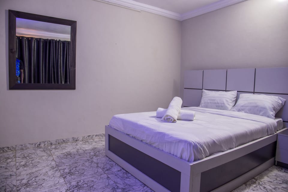 Business Apartment, 2 Bedrooms | 2 bedrooms, iron/ironing board
