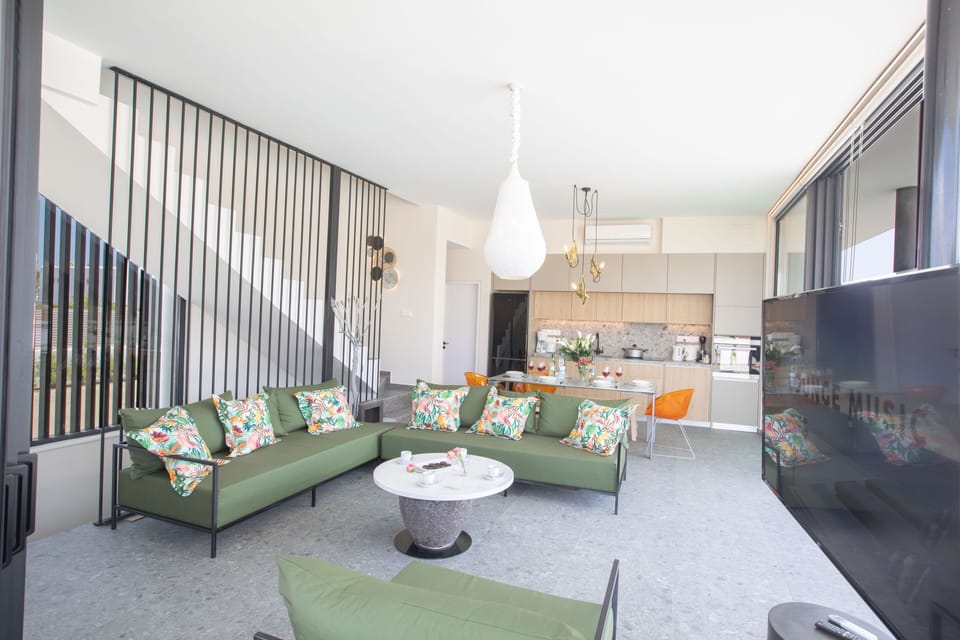 Villa, 4 Bedrooms, Private Pool, Garden View | Living area