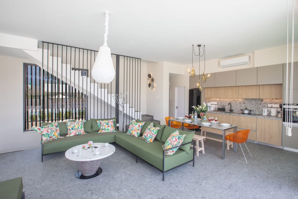 Villa, 4 Bedrooms, Private Pool, Garden View | Interior