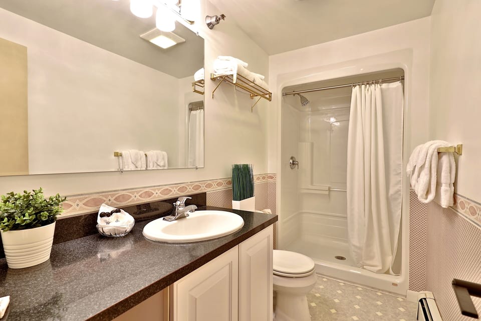 Cottage, 1 Bedroom | Bathroom | Towels