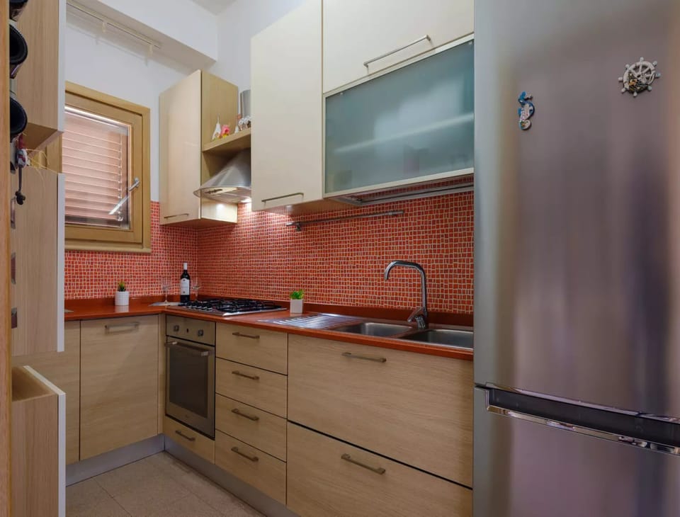 House, 2 Bedrooms, Smoking, Balcony | Private kitchen