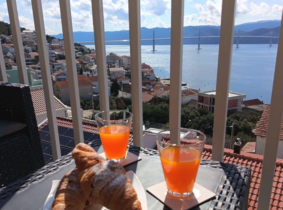 Apartment (One Bedroom Apartment with Terrace an) | Balcony