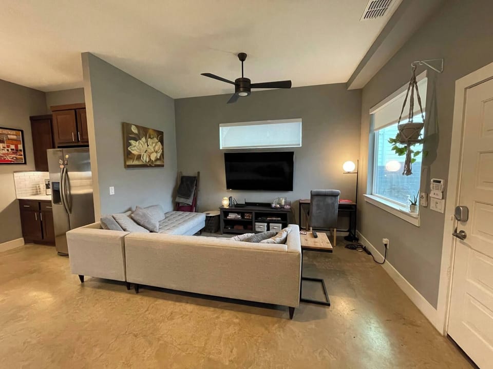 House, 2 Bedrooms, Smoking, Patio | Living room