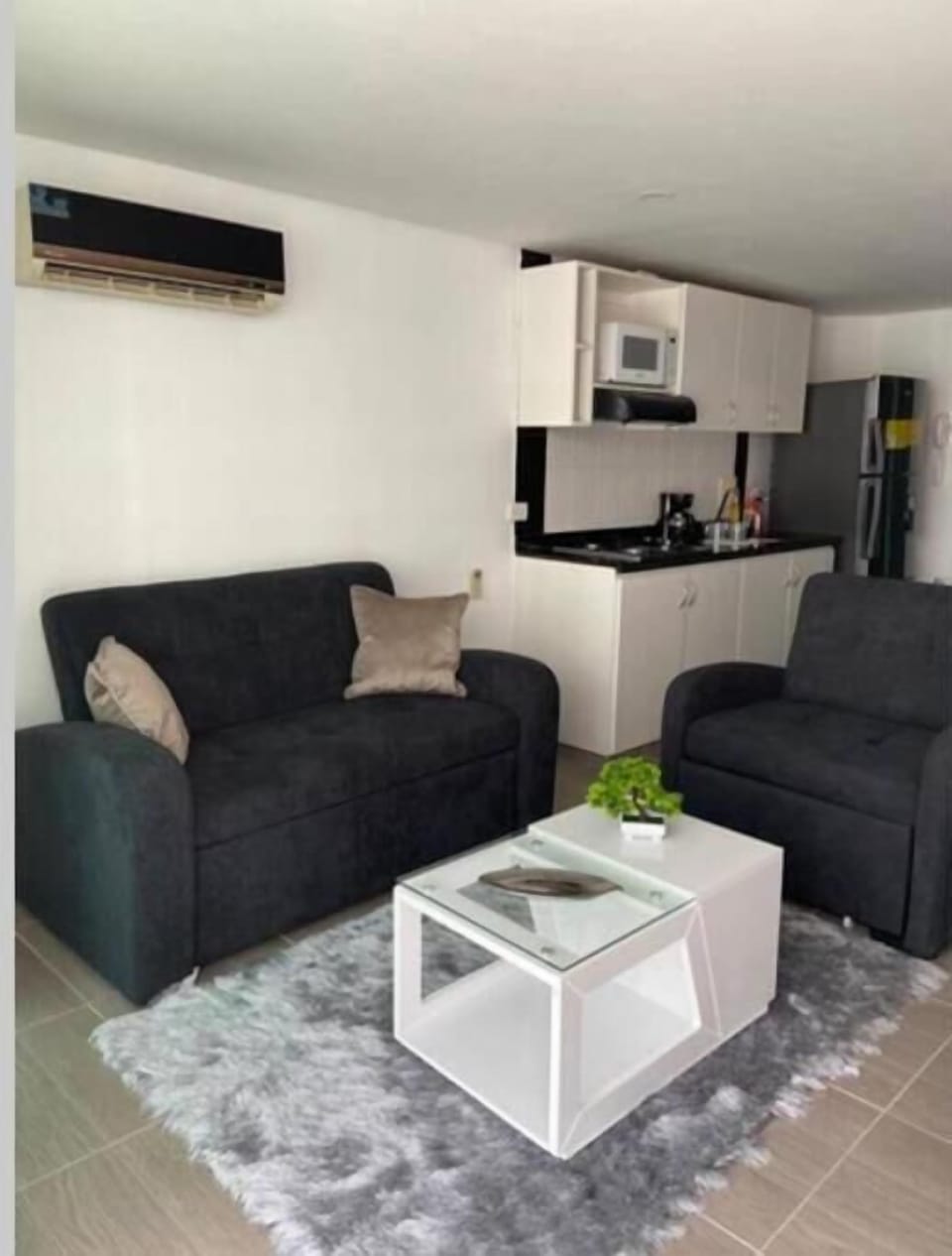 Apartment, 2 Bedrooms, Accessible, Smoking | Living room