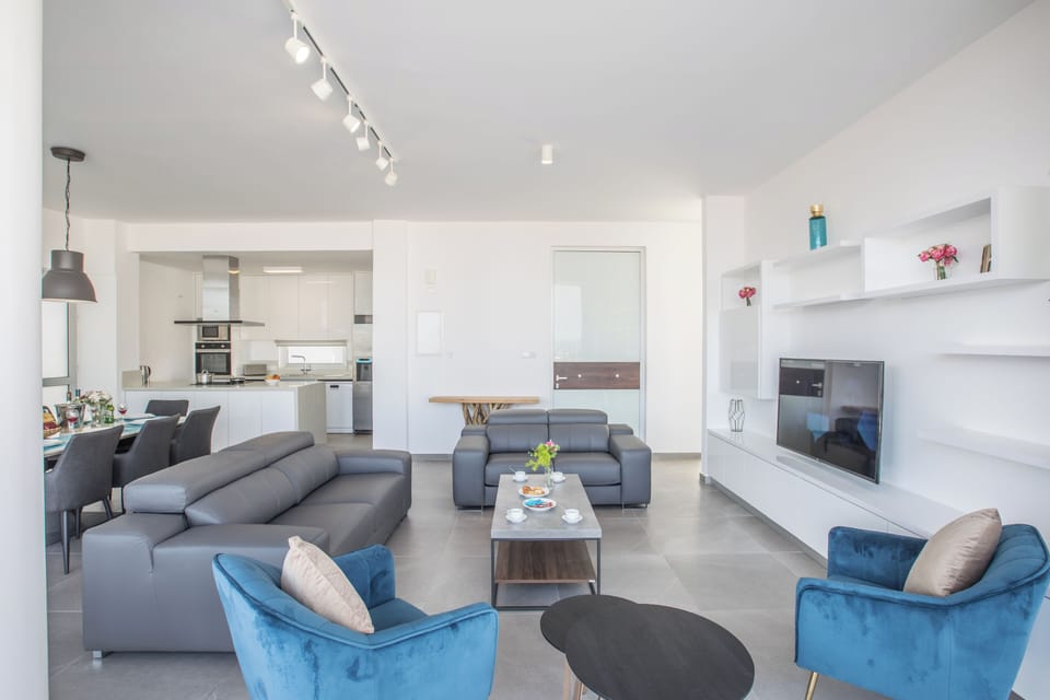 Villa, 4 Bedrooms, Private Pool, Garden View | Living area