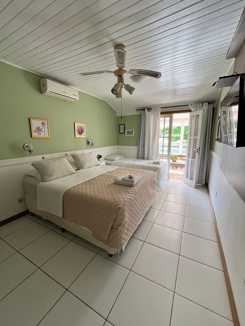 Luxury Suite | Individually decorated, individually furnished, free WiFi, bed sheets