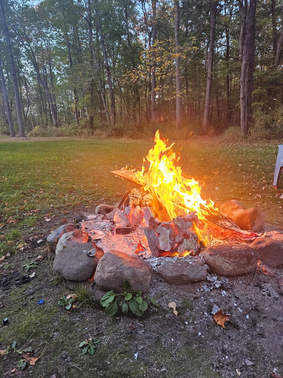 Come enjoy a Amazing bonfire.  Smores and stories 😃 