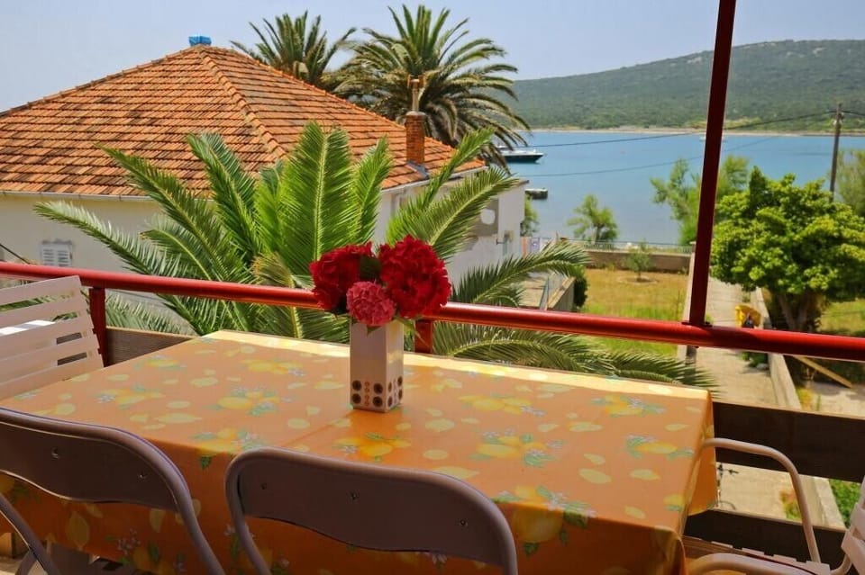Balcony with sitting area