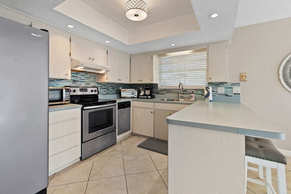 Full Kitchen with everything you need to prepare a meal!