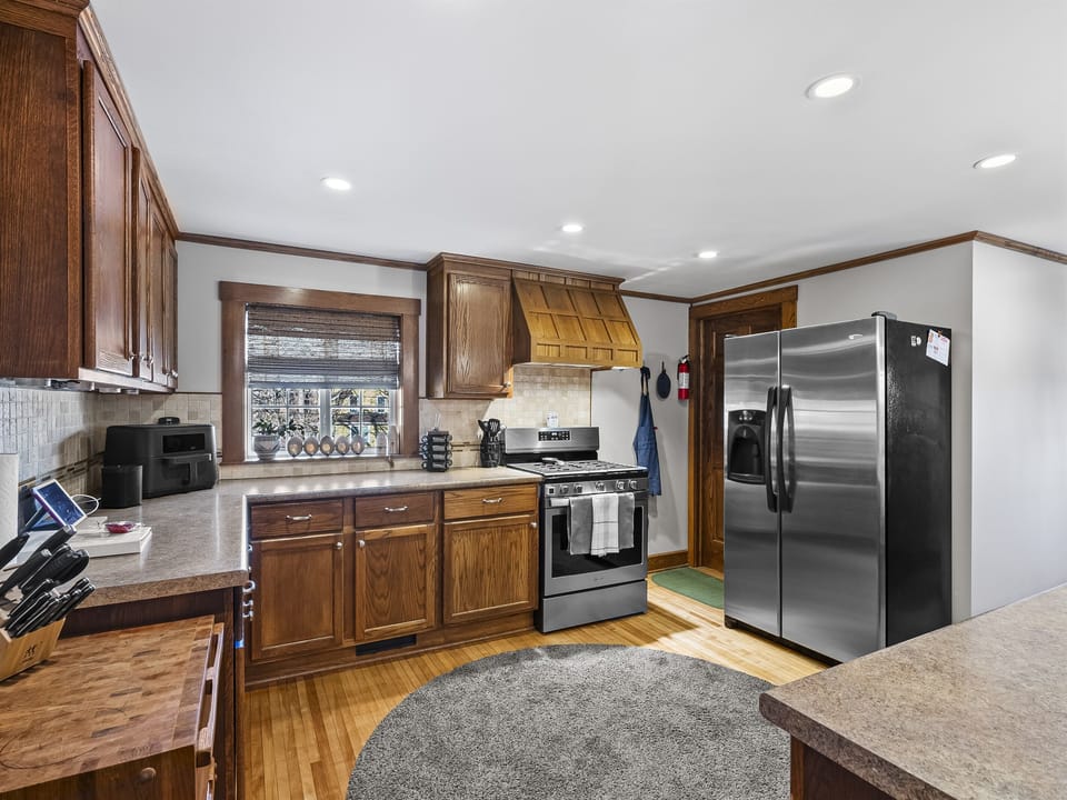 Fully stocked kitchen with airfryer