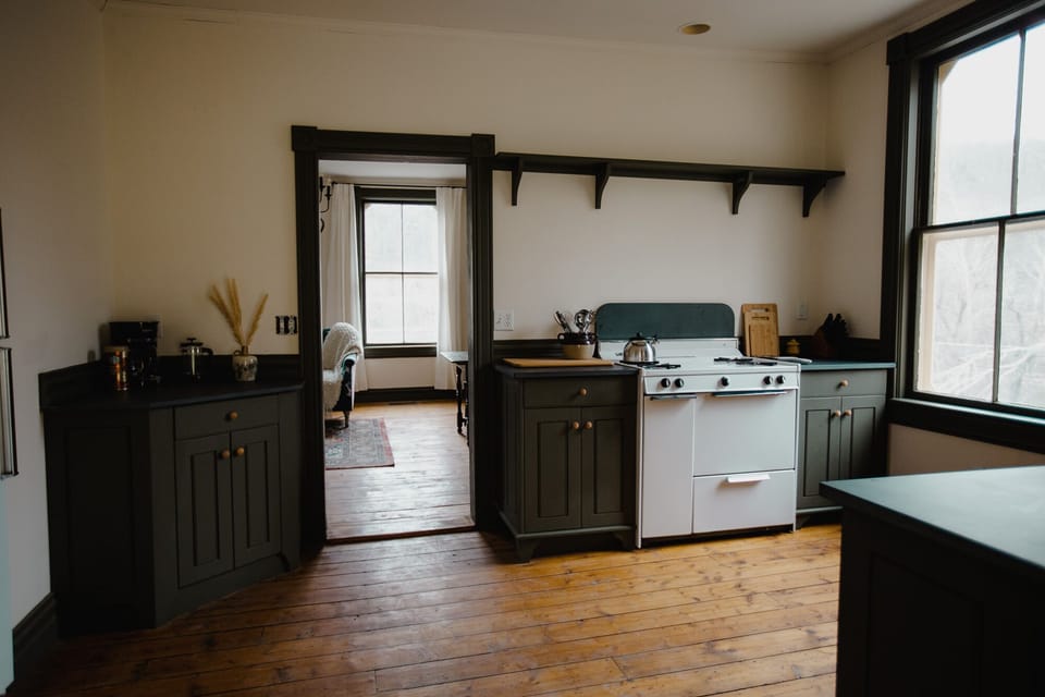 Riverhouse Apt Kitchen