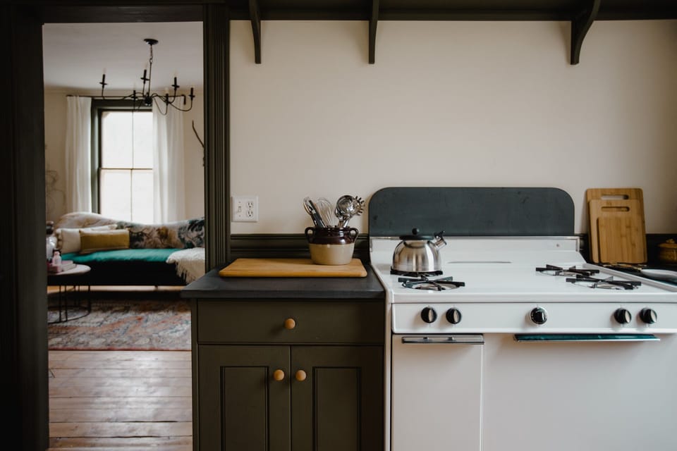 Riverhouse Apt Kitchen Stove Detail