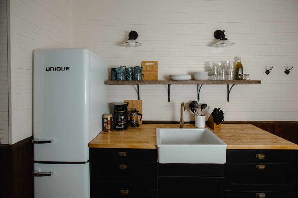 Riverhouse Boardinghouse Kitchenette Detail