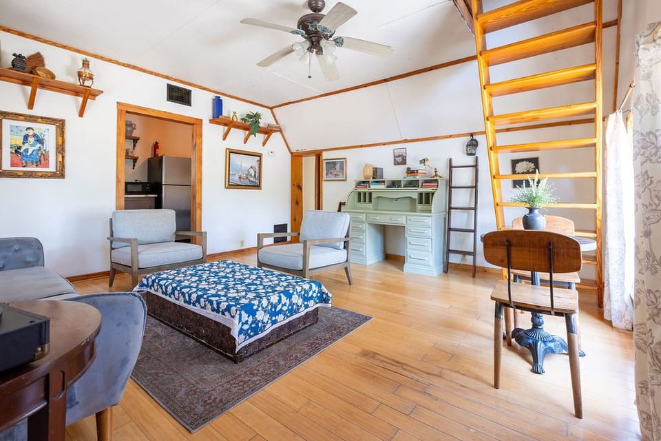 Living Room / Lounge