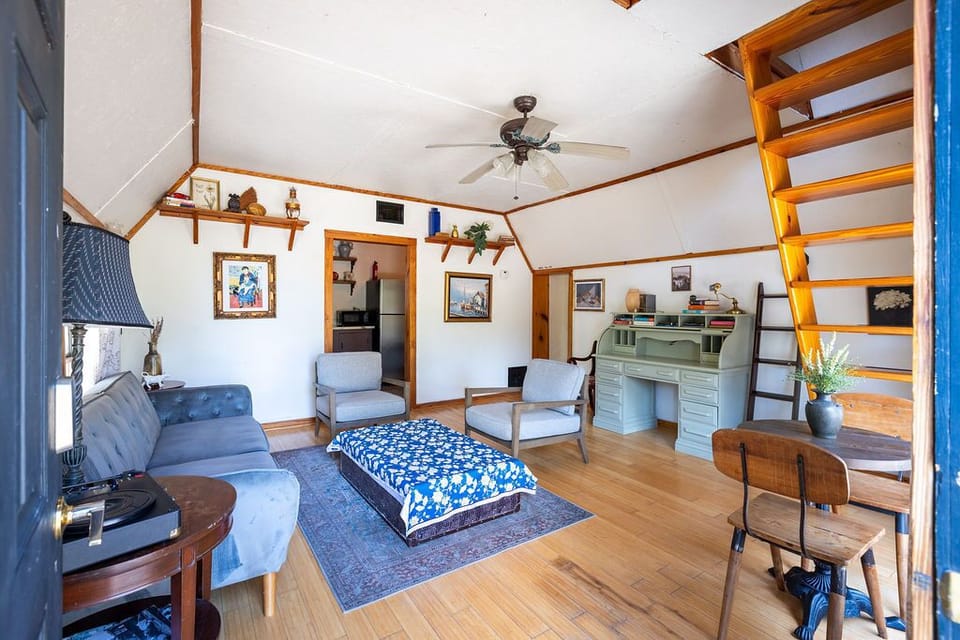 Living Room / Lounge