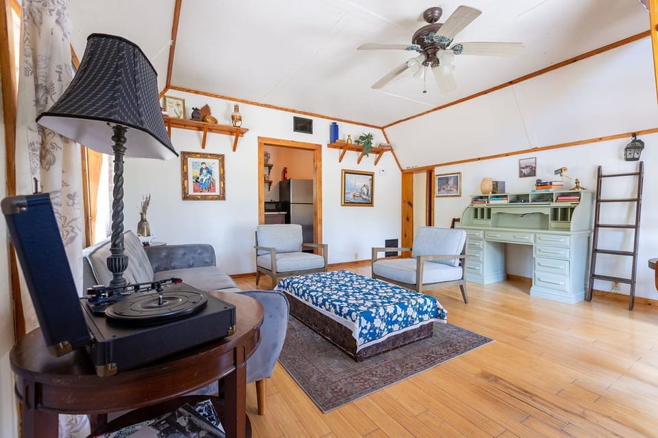 Living Room / Lounge