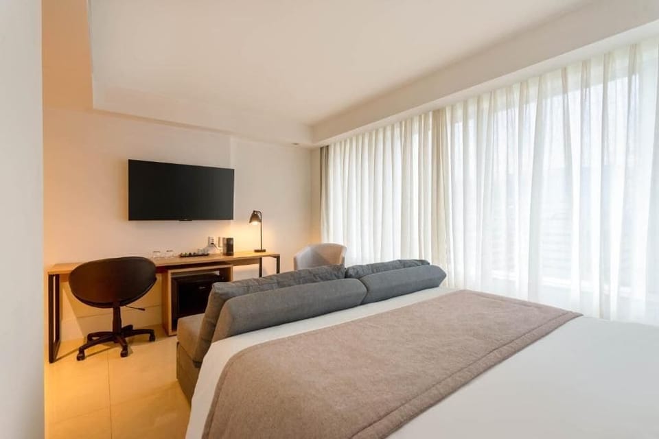 Premium Room, 1 Queen Bed, Non Smoking | Soundproofing, WiFi (free), bed sheets