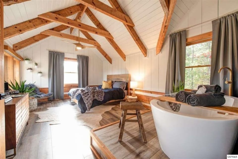 Master bedroom with King bed