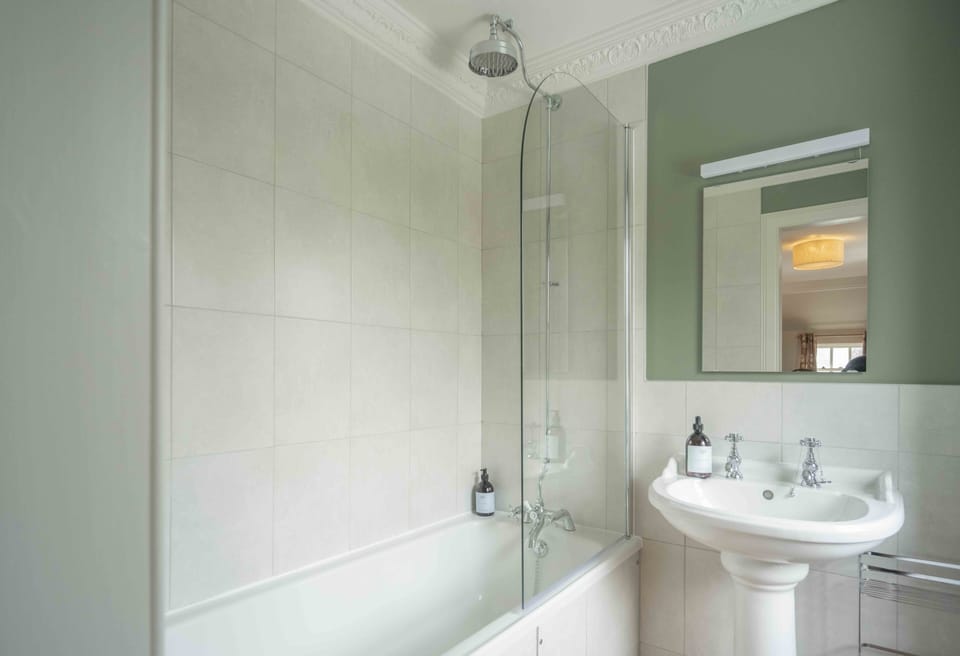 Superior Double or Twin Room | Bathroom | Hair dryer, towels