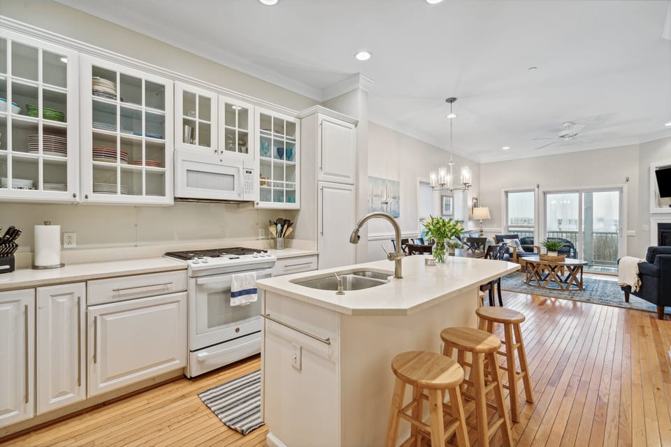 Fully stocked kitchen with counter seating