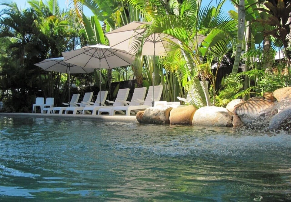 Landscaped swimming pool, fountain and in-pool spa