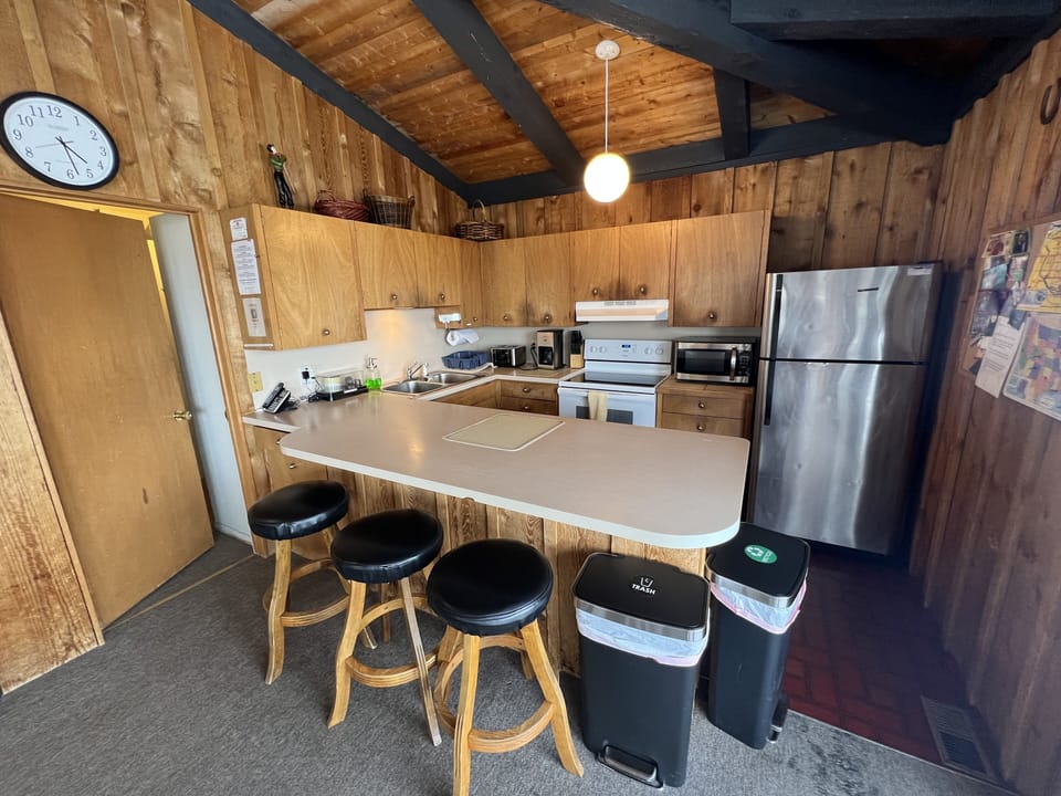 Bar/Kitchen. 