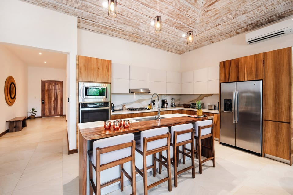 Cook up delicious meals & enjoy them in the breakfast nook!