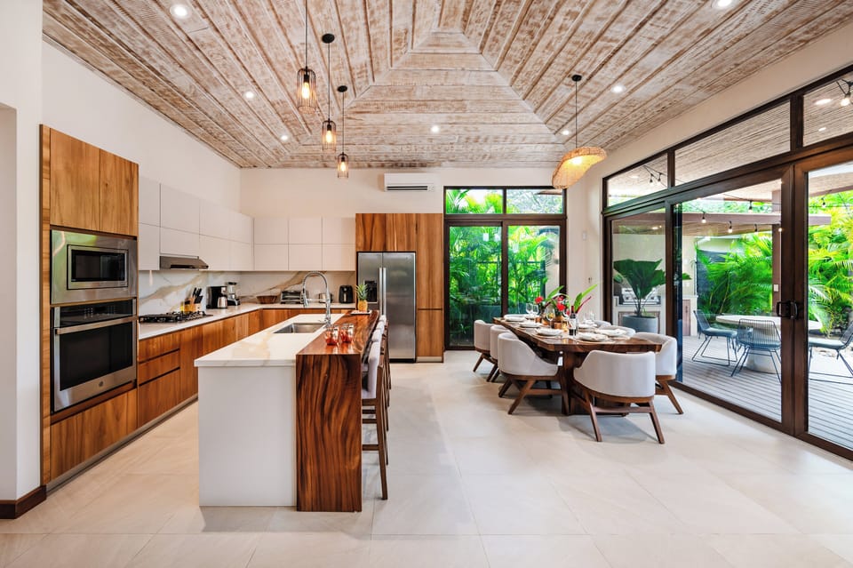 Stunning kitchen & inviting dining area.