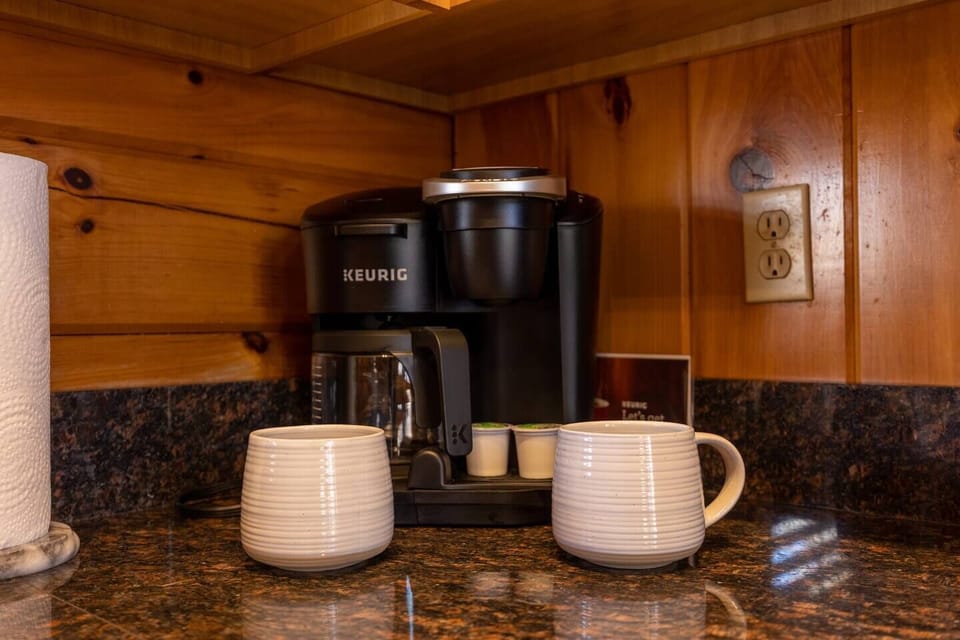 Dual coffee maker with pod & drip