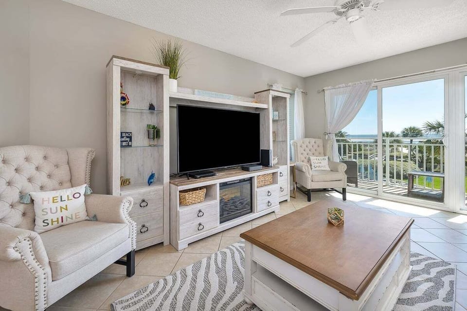 Beach Club 228 - Living Space