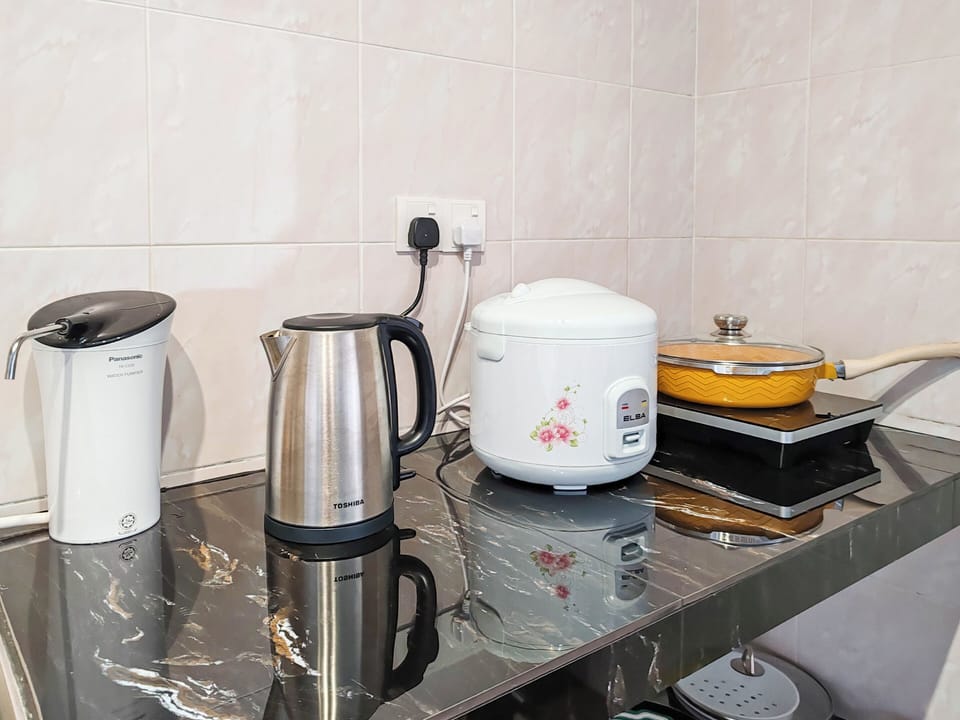 Executive Condo | Private kitchen | Full-size fridge, stovetop, cookware/dishes/utensils, cleaning supplies