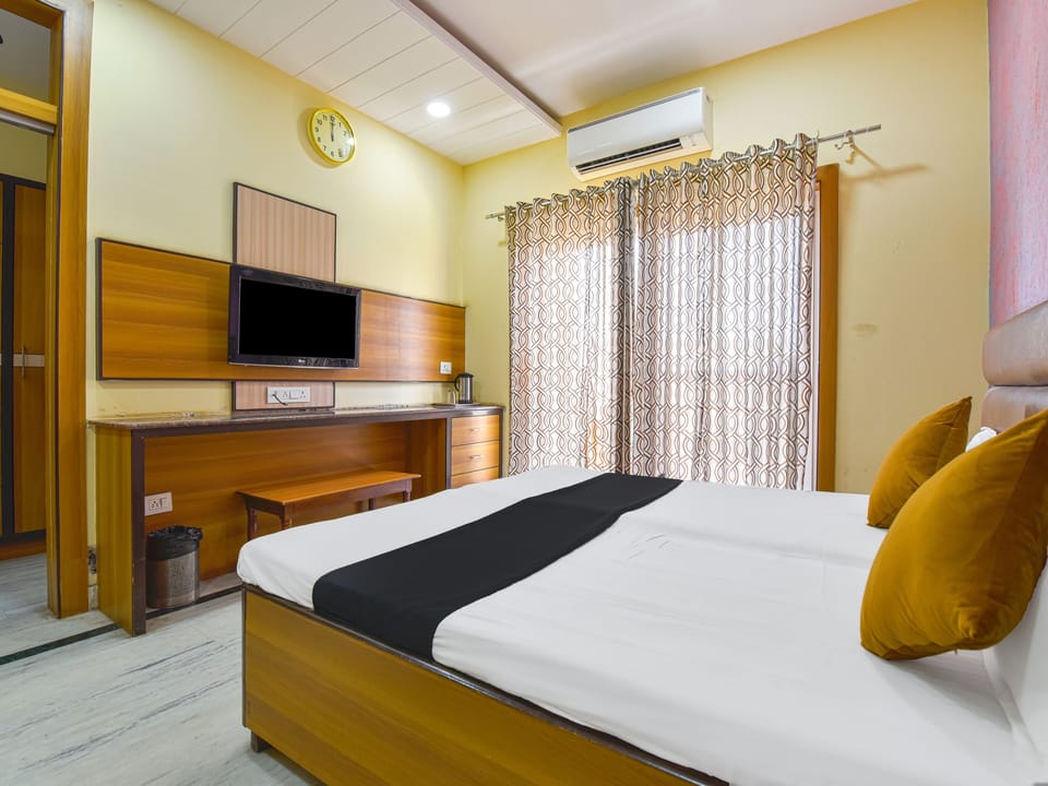 Deluxe Room, 1 Double Bed, Balcony | Laptop workspace, soundproofing, free WiFi