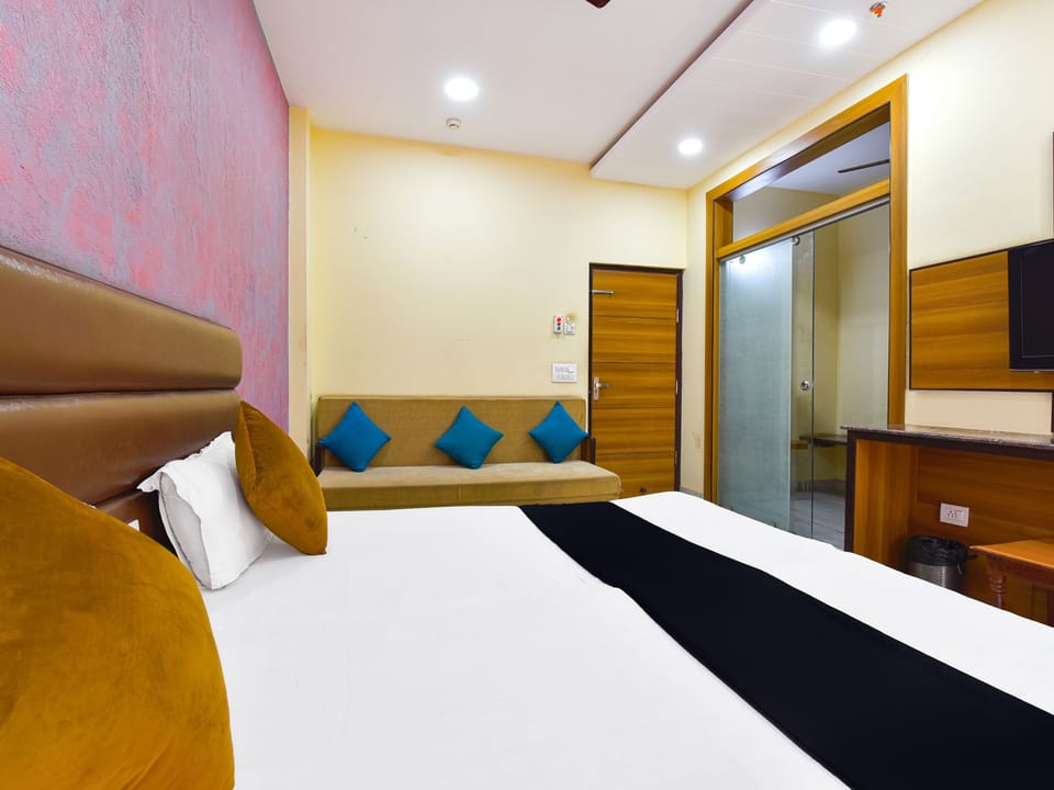 Deluxe Room, 1 Double Bed, Balcony | Laptop workspace, soundproofing, free WiFi
