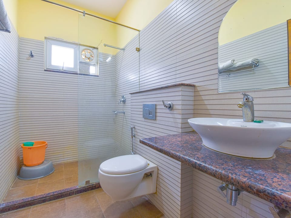 Deluxe Room, 1 Double Bed, Balcony | Bathroom